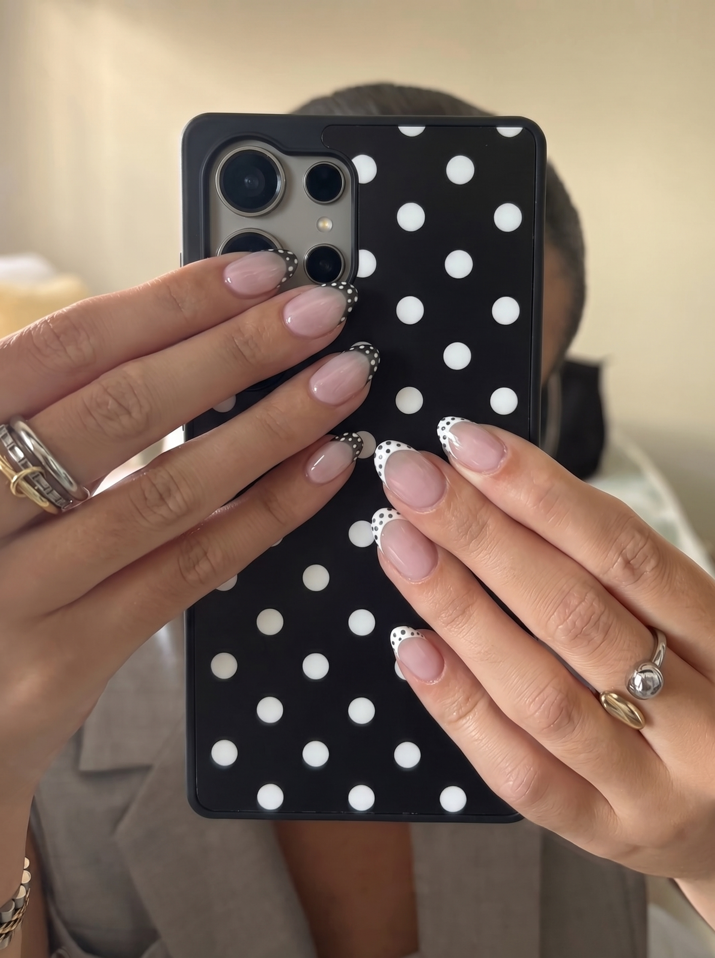 Black & White Dots